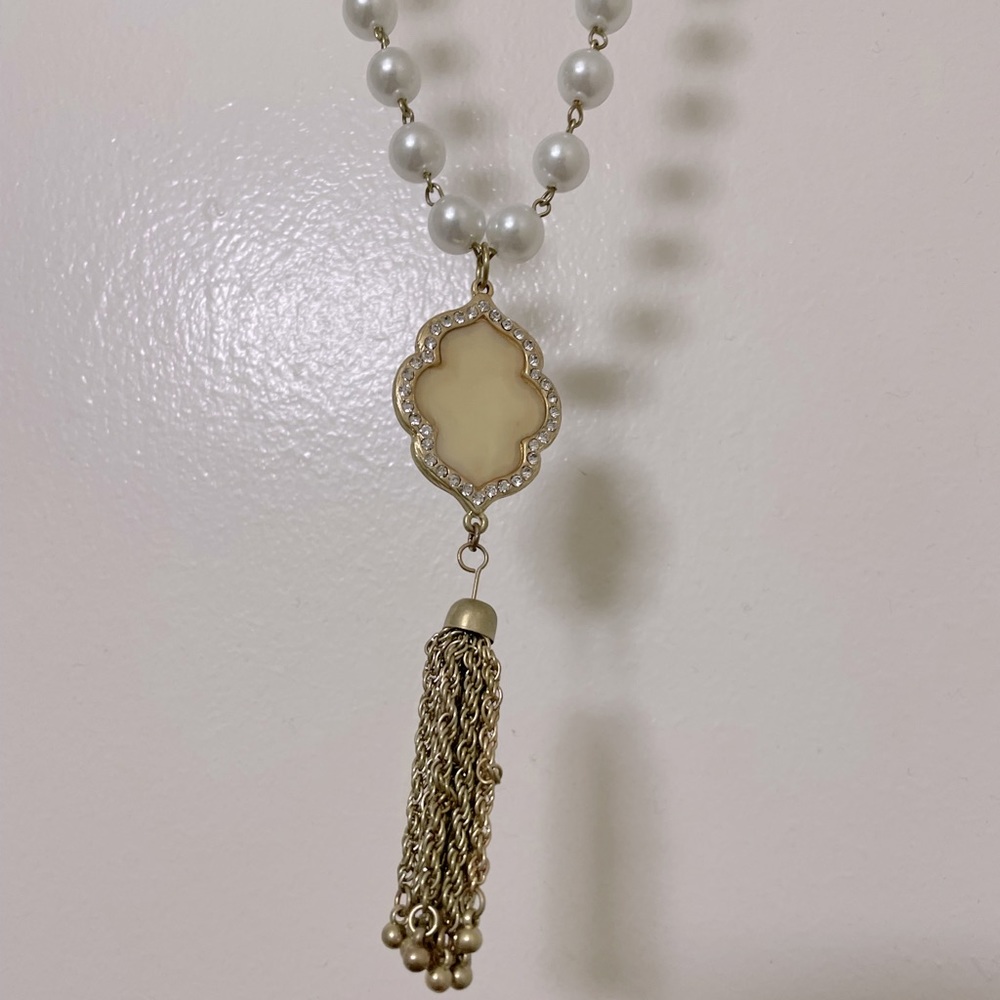 Chunky pearl gold pendant